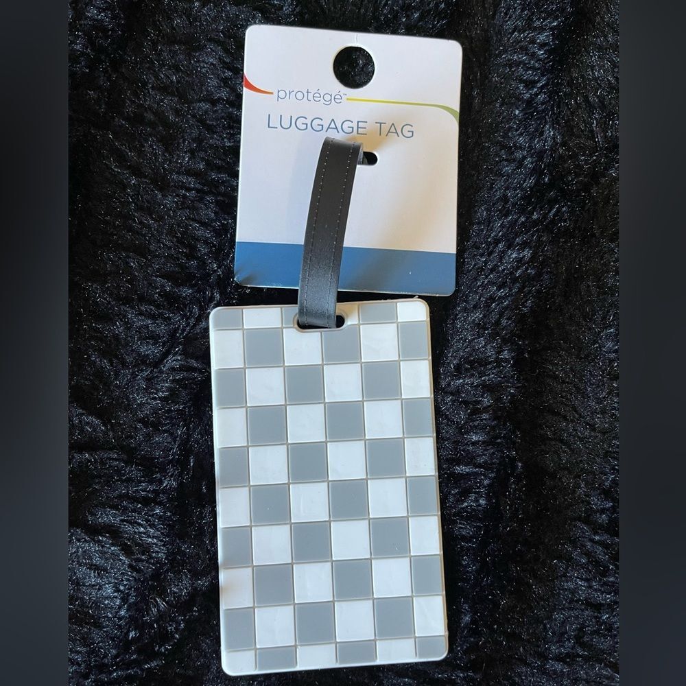 Protégé Checkered Gray and White Luggage Tag.